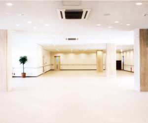 ロビーは広々とした開放感のある造りです。